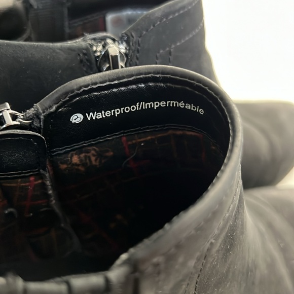 Blondo black nubuck waterproof booties, size 7.5 - Picture 3 of 7